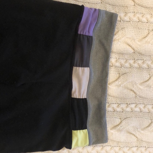Lululemon 3/4 Wonder Under Leggings - Picture 2 of 5